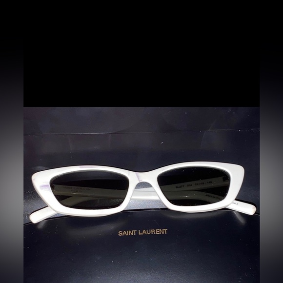 Saint Laurent white cat eye in very good condition, comes with case. - Picture 2 of 4
